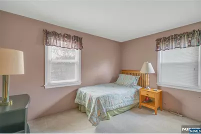 90 Arnot Place, Paramus, NJ 07652 - Photo 10