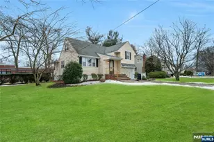 90 Arnot Pl, Paramus, NJ 07652 - Photo 1