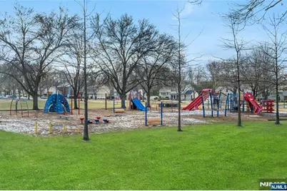 90 Arnot Place, Paramus, NJ 07652 - Photo 18