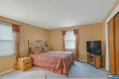 90 Arnot Place, Paramus, NJ 07652 - Photo 8