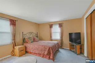 90 Arnot Pl, Paramus, NJ 07652 - Photo 8