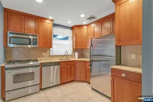 90 Arnot Pl, Paramus, NJ 07652 - Photo 4