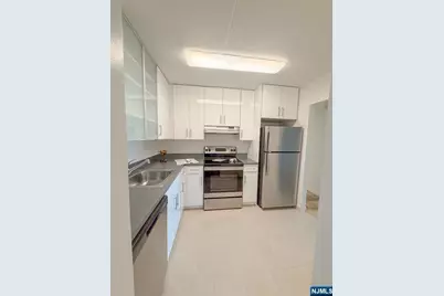 1275 15th Street 19C #19C, Fort Lee, NJ 07024 - Photo 8