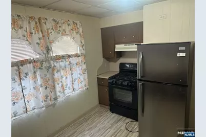 824 Paterson Avenue 2 #2, East Rutherford, NJ 07073 - Photo 4