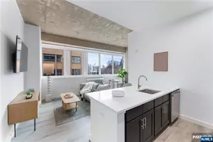 10 Commerce Ct 3G, Newark, NJ 07102 - Photo 1