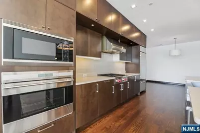 9 Somerset Lane 206 #206, Edgewater, NJ 07020 - Photo 6