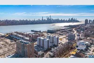 19 Legend Hills Drive 19 #19, Edgewater, NJ 07020 - Photo 2