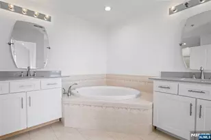 11 Bayside Dr, Bayonne, NJ 07002 - Photo 12