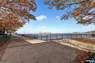 11 Bayside Dr, Bayonne, NJ 07002 - Photo 4