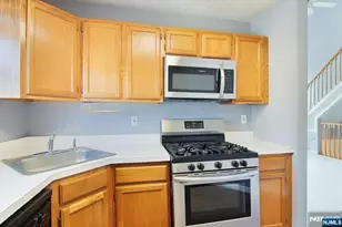1125 Hyde Park Ct A2, Mahwah, NJ 07430 - Photo 8