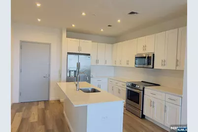 2 Executive Drive 813 #813, Fort Lee, NJ 07024 - Photo 6