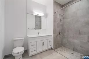 2 Executive Dr 913, Fort Lee, NJ 07024 - Photo 10