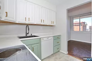 160 Overlook Ave 18D, Hackensack, NJ 07601 - Photo 12