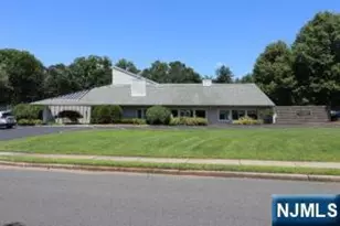 246 Mountain View Dr 246, Mahwah, NJ 07430 - Photo 18