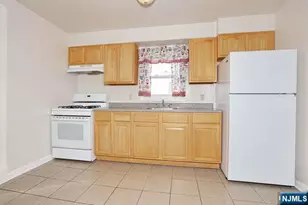 68 Mohawk Ave 2nd Fl, Hawthorne, NJ 07506 - Photo 6