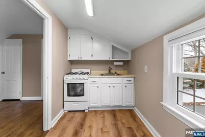 182 Woodland Avenue 2 #2, Verona, NJ 07044 - Photo 10