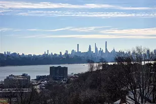 1 Horizon 811, Fort Lee, NJ 07024 - Photo 4