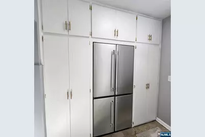 640 Chase Avenue 2nd Fl #2nd fl, Lyndhurst Township, NJ 07071 - Photo 8