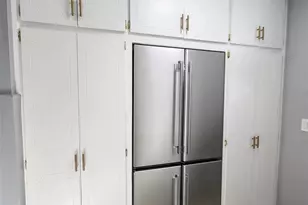 640 Chase Ave 2nd Fl, Lyndhurst Township, NJ 07071 - Photo 8