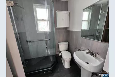 640 Chase Avenue 2nd Fl #2nd fl, Lyndhurst Township, NJ 07071 - Photo 10