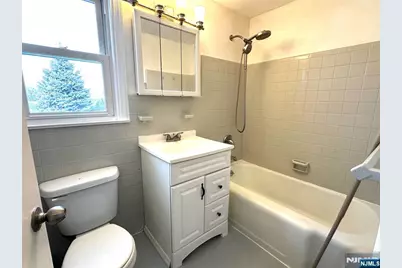 321 Roff Avenue, Palisades Park, NJ 07650 - Photo 10