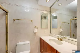 300 Winston 2922, Cliffside Park, NJ 07010 - Photo 24