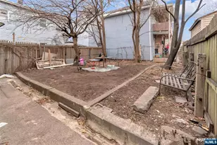 25 Oak St, Paterson, NJ 07501 - Photo 24