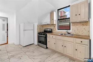 25 Oak St, Paterson, NJ 07501 - Photo 16