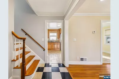 8 Hall Road, Paramus, NJ 07652 - Photo 4