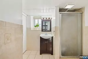 8 Hall Rd, Paramus, NJ 07652 - Photo 32