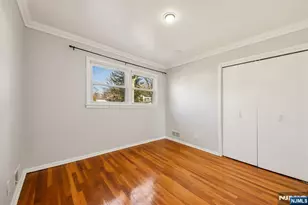 8 Hall Rd, Paramus, NJ 07652 - Photo 20