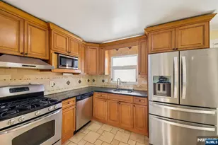 8 Hall Rd, Paramus, NJ 07652 - Photo 16