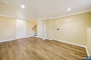 8 Hall Rd, Paramus, NJ 07652 - Photo 26