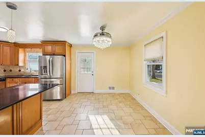 8 Hall Road, Paramus, NJ 07652 - Photo 10