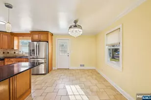 8 Hall Rd, Paramus, NJ 07652 - Photo 10