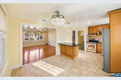 8 Hall Road, Paramus, NJ 07652 - Photo 14