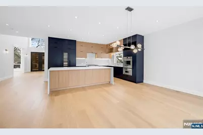 648 Falmouth Avenue, Paramus, NJ 07652 - Photo 14