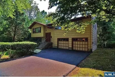 552 Stevens Avenue, Ridgewood, NJ 07450 - Photo 2