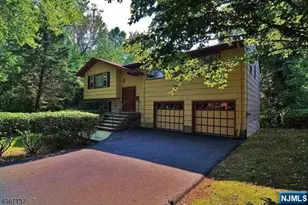 552 Stevens Ave, Ridgewood, NJ 07450 - Photo 2