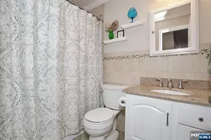 302 Mark Twain Way 302, Mahwah, NJ 07430 - Photo 32