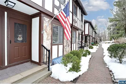 302 Mark Twain Way 302 #302, Mahwah, NJ 07430 - Photo 4