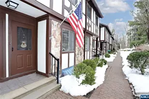 302 Mark Twain Way 302, Mahwah, NJ 07430 - Photo 4