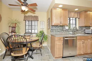 302 Mark Twain Way 302, Mahwah, NJ 07430 - Photo 20