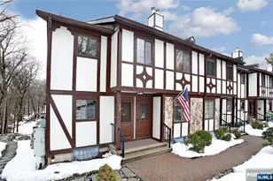 302 Mark Twain Way 302, Mahwah, NJ 07430 - Photo 2