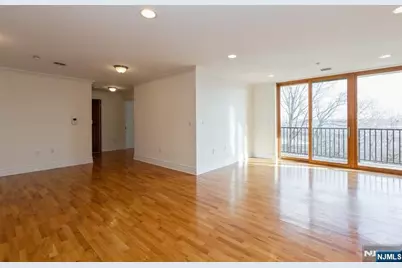 17 Meadow Road 405 #405, Rutherford, NJ 07070 - Photo 4