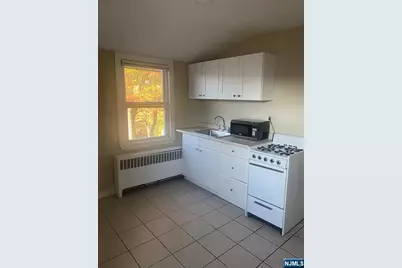 332 Sanford Avenue, Lyndhurst Township, NJ 07071 - Photo 6