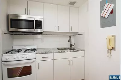 3020 Edwin Avenue 2J #2J, Fort Lee, NJ 07024 - Photo 4