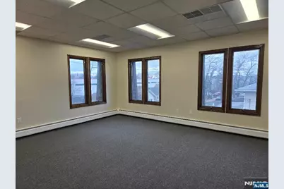 566 Grand Avenue 2Fl #2FL, Ridgefield, NJ 07657 - Photo 6