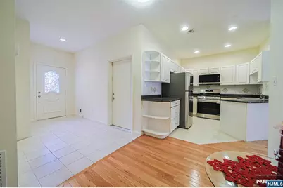 8005 Brittany Drive 8005 #8005, Wayne, NJ 07470 - Photo 6