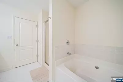 8005 Brittany Drive 8005 #8005, Wayne, NJ 07470 - Photo 26